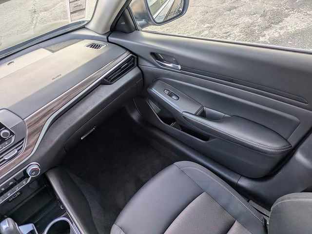 Used 2024 Nissan Altima 2.5 SV image 16