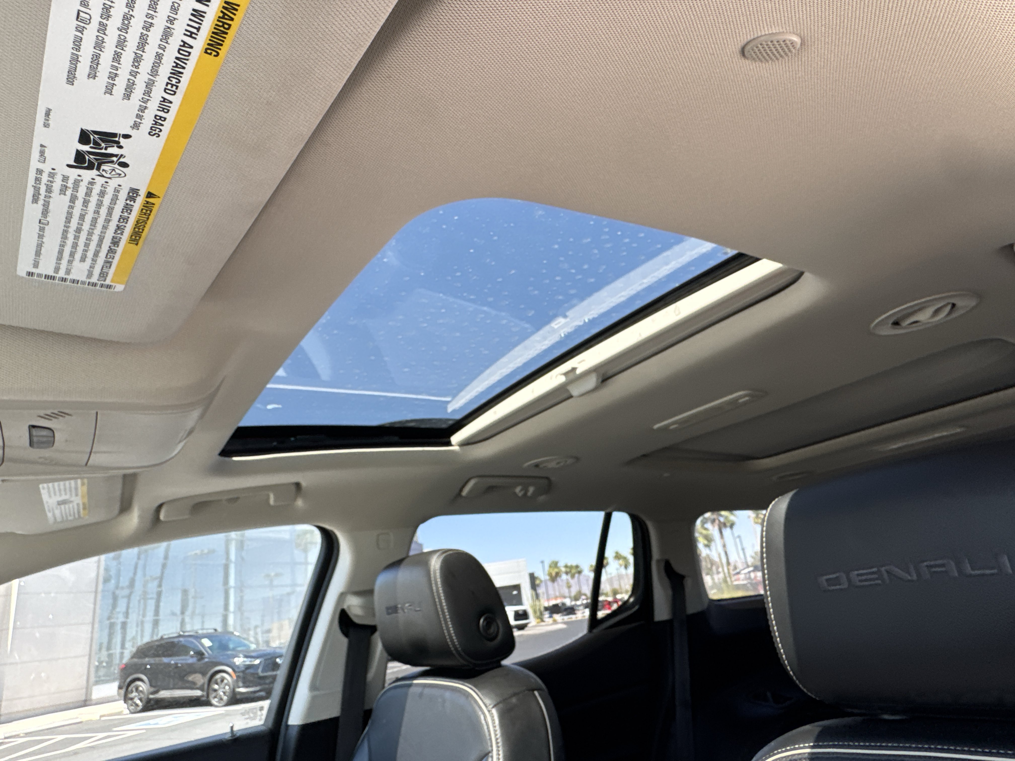 Used 2022 GMC Acadia Denali w/ Denali Ultimate Package FWD image 19