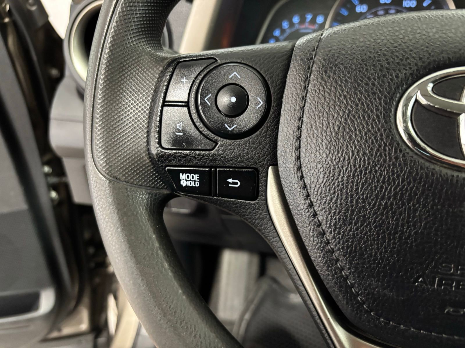 Used 2015 Toyota RAV4 LE image 21