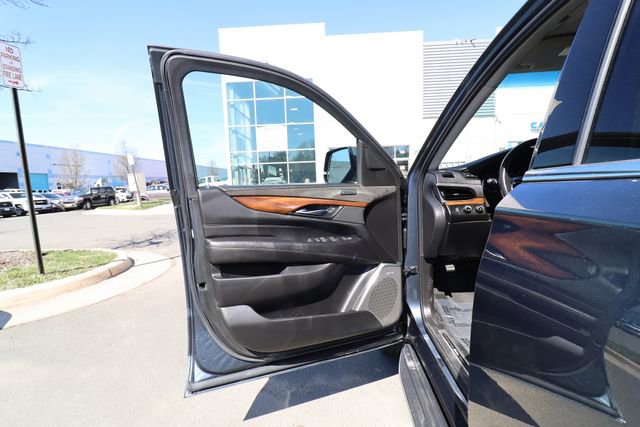 Used 2019 Cadillac Escalade Luxury image 36