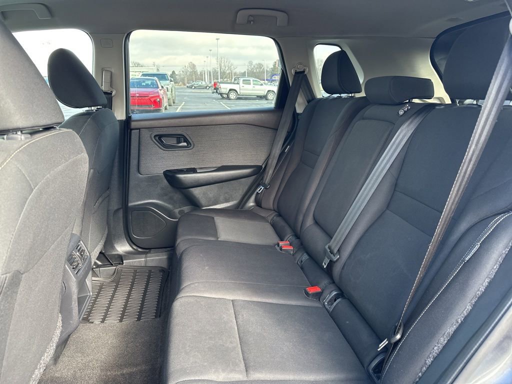 Used 2023 Nissan Rogue S image 27