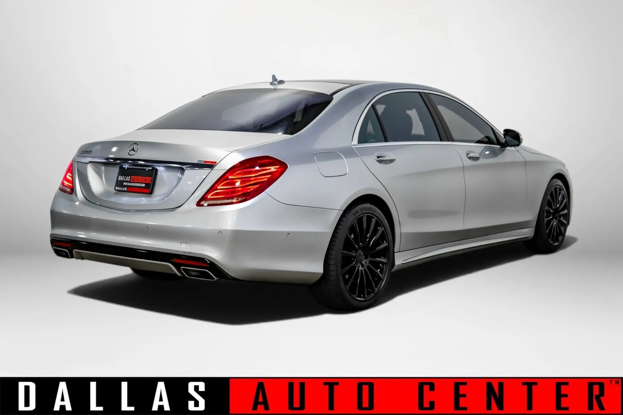 Used 2015 Mercedes-Benz S 550 Sedan image 4