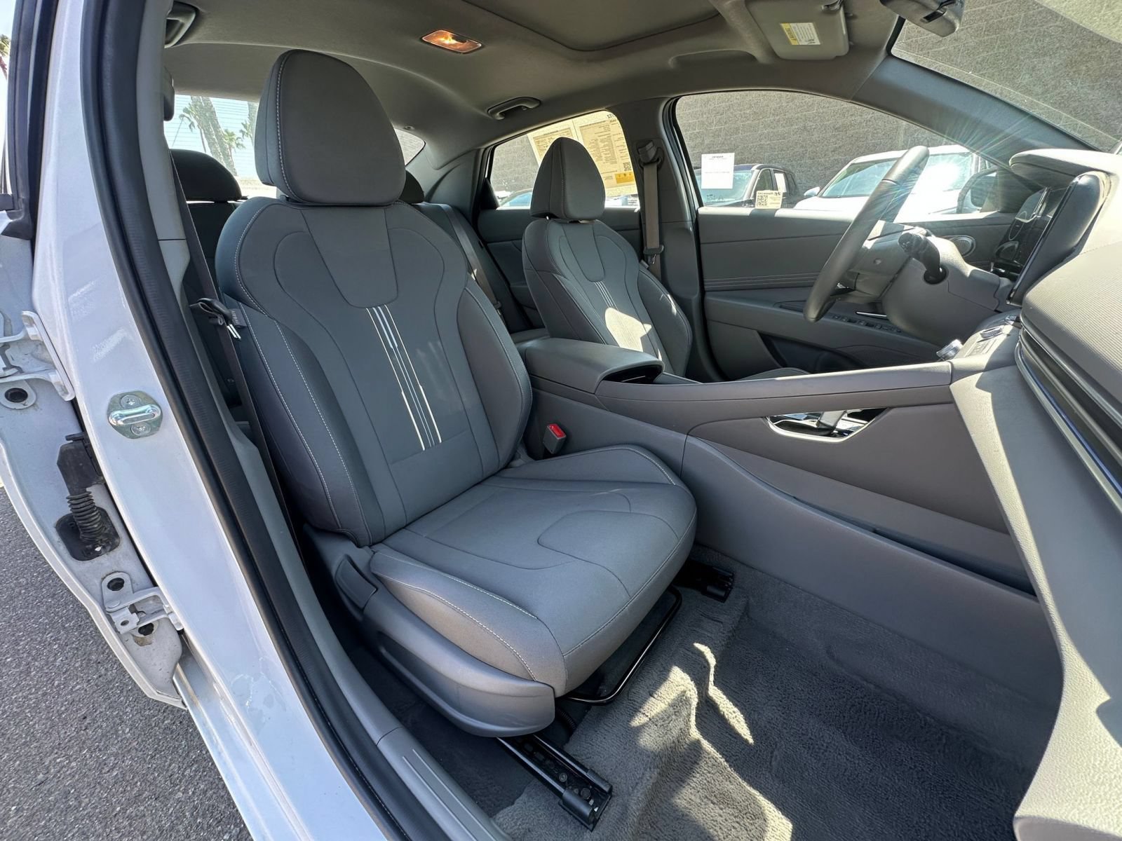 Used 2025 Hyundai Elantra SEL FWD image 36