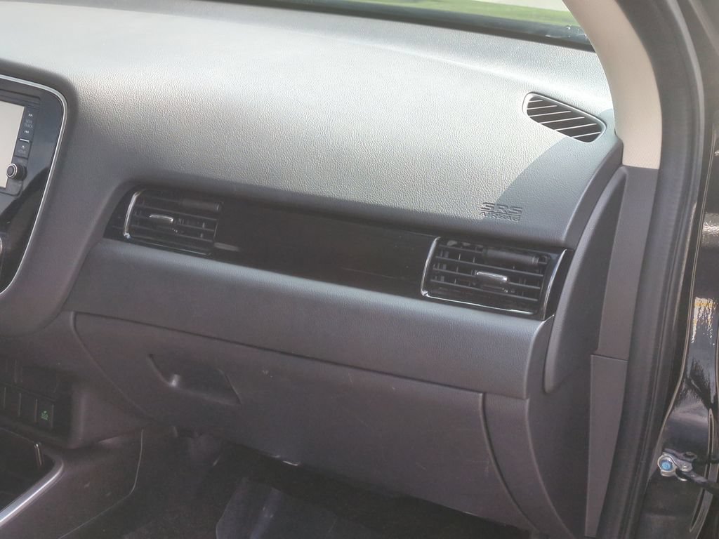 Used 2020 Mitsubishi Outlander ES FWD image 17