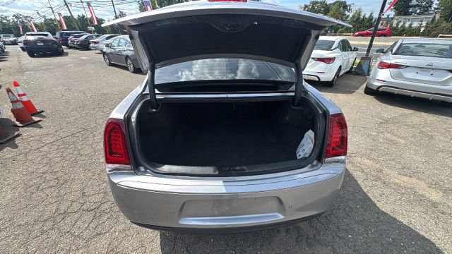 Used 2018 Chrysler 300 S w/ 300S Premium Group RWD image 17