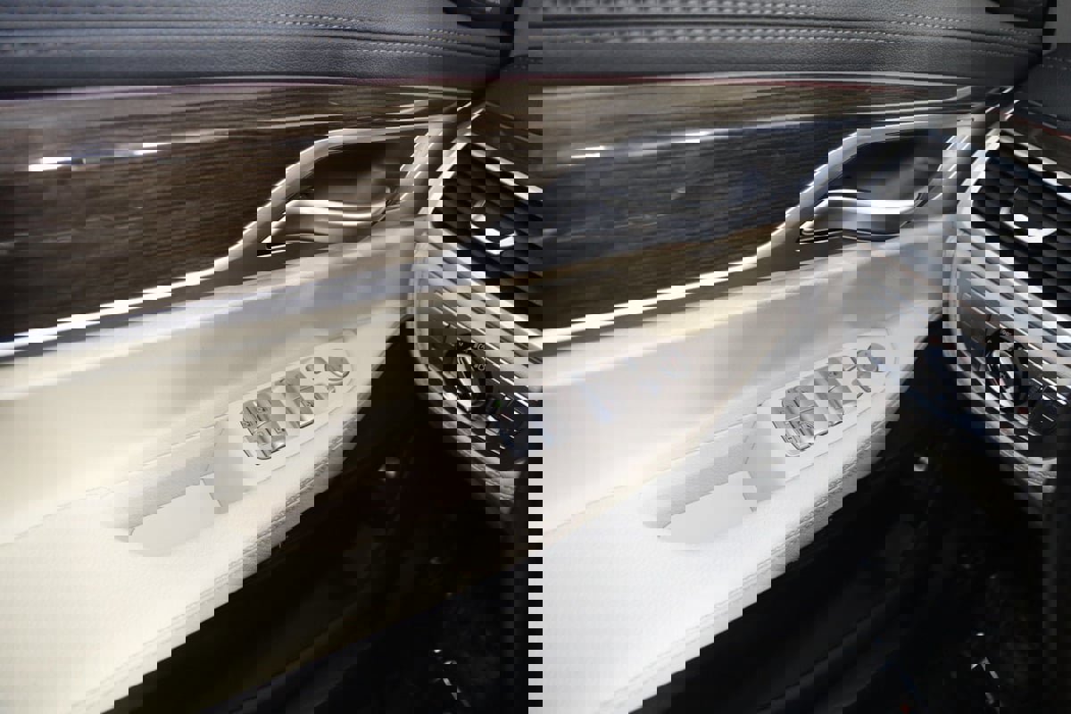 Used 2020 BMW 740i xDrive w/ Cold Weather Package image 38