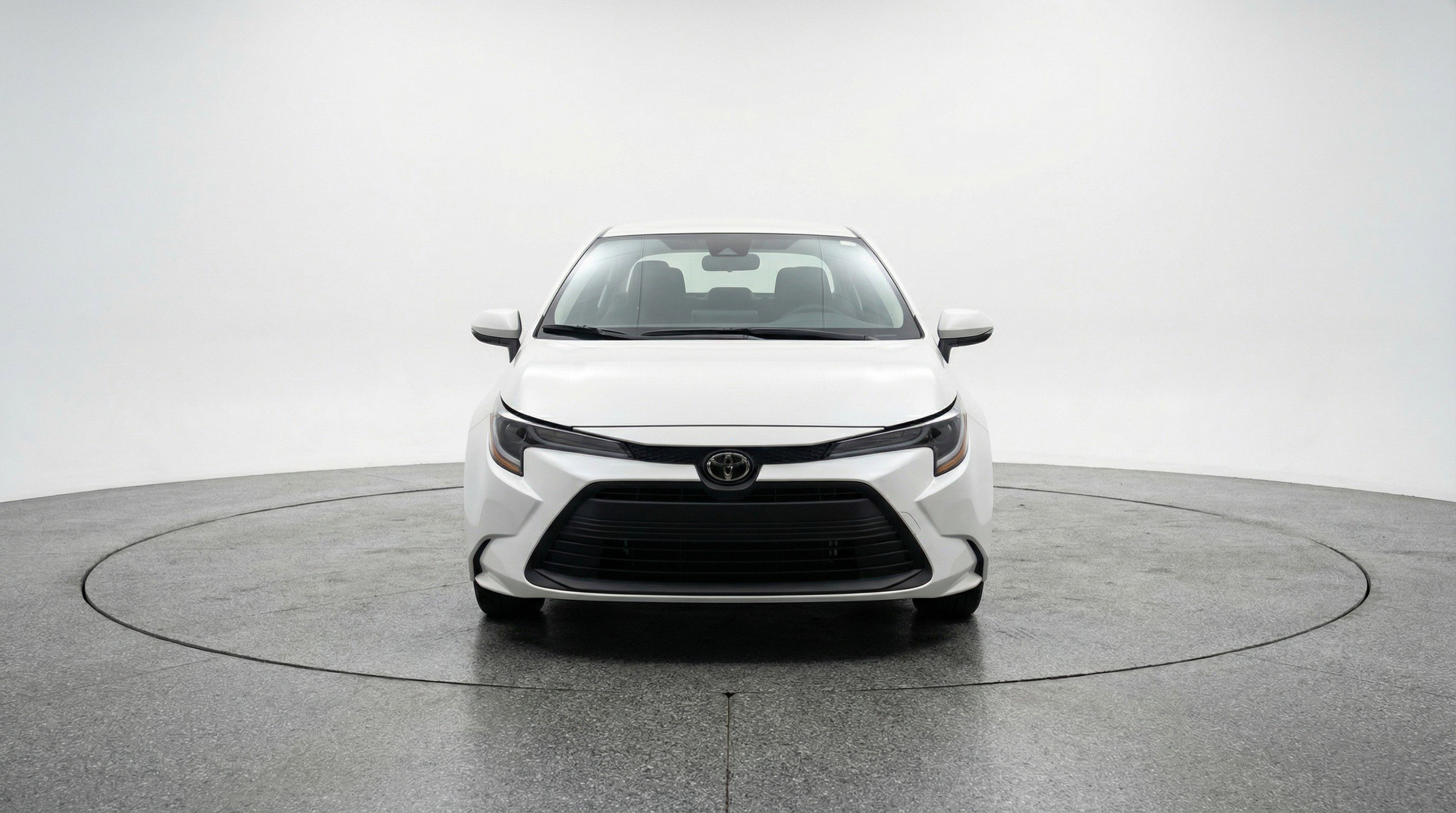 Used 2025 Toyota Corolla LE image 2