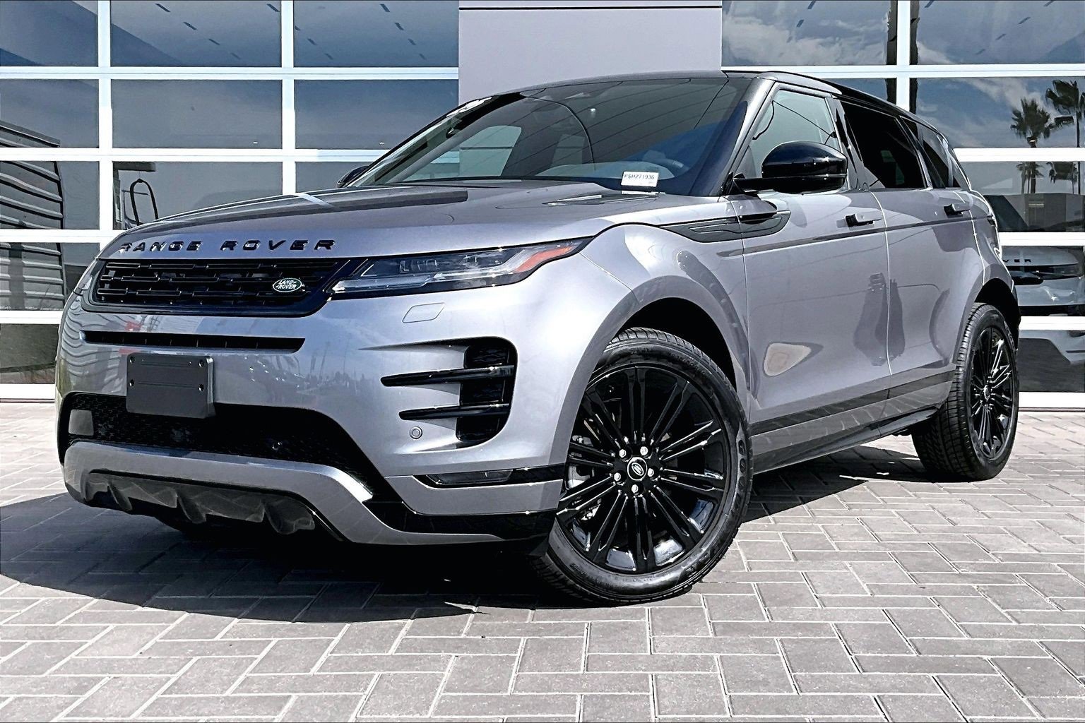 Used 2025 Land Rover Range Rover Evoque Dynamic SE image 1