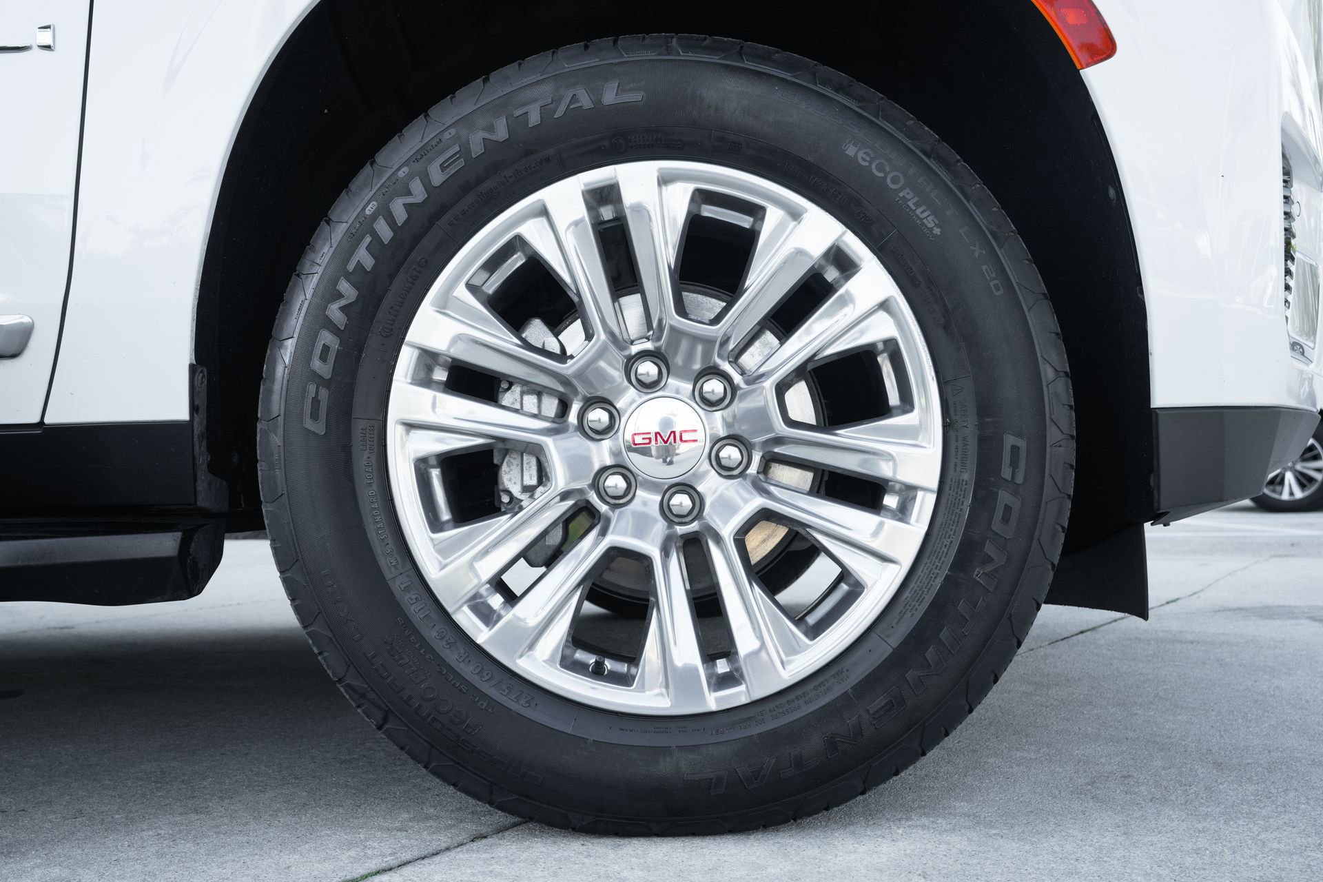 Used 2024 GMC Yukon XL Denali image 26