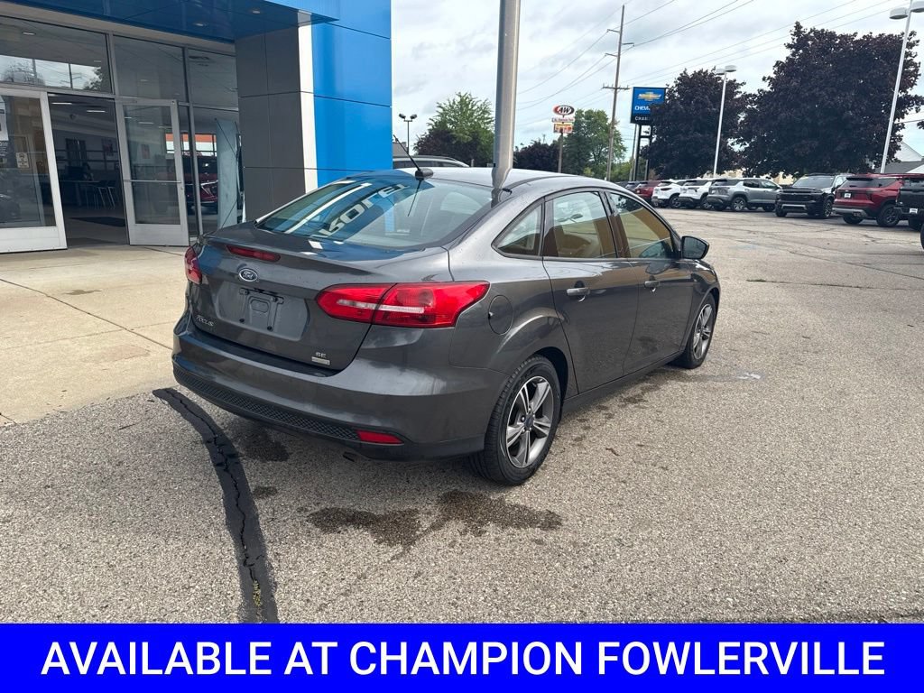Used 2018 Ford Focus SE w/ SE Appearance Package FWD image 3