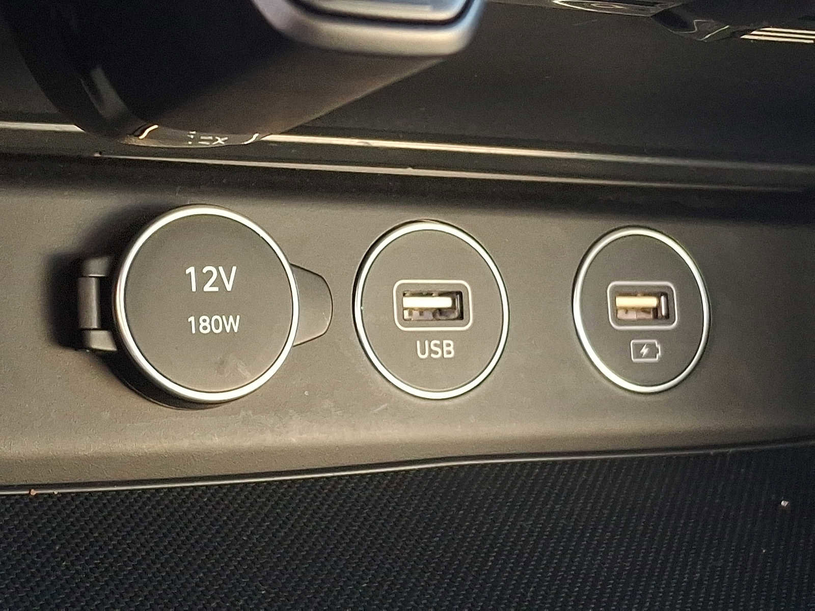 Used 2023 Genesis G70 2.0T image 22