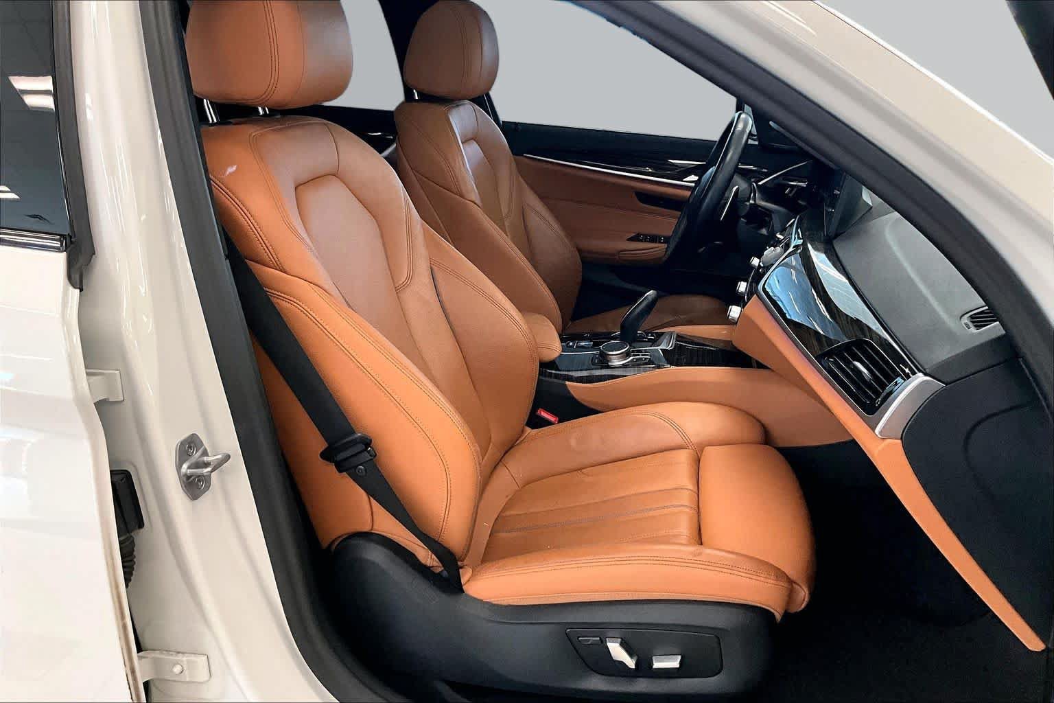 Used 2023 BMW 530i w/ M Sport Package RWD image 8