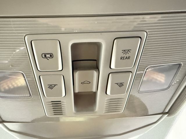 Used 2025 Volkswagen Jetta SE FWD image 21