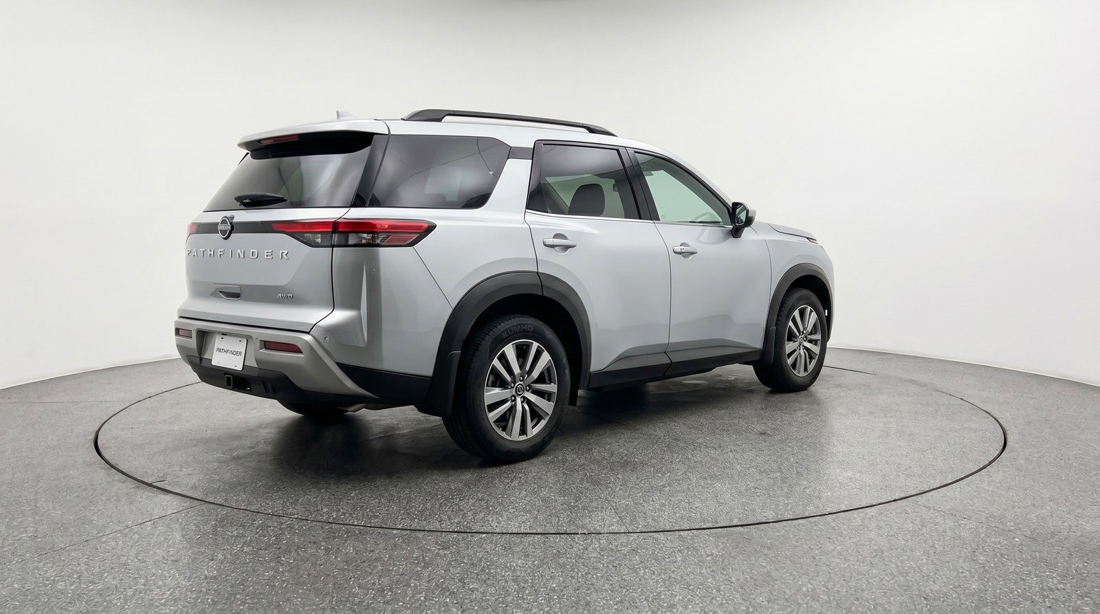 Used 2025 Nissan Pathfinder SV image 9