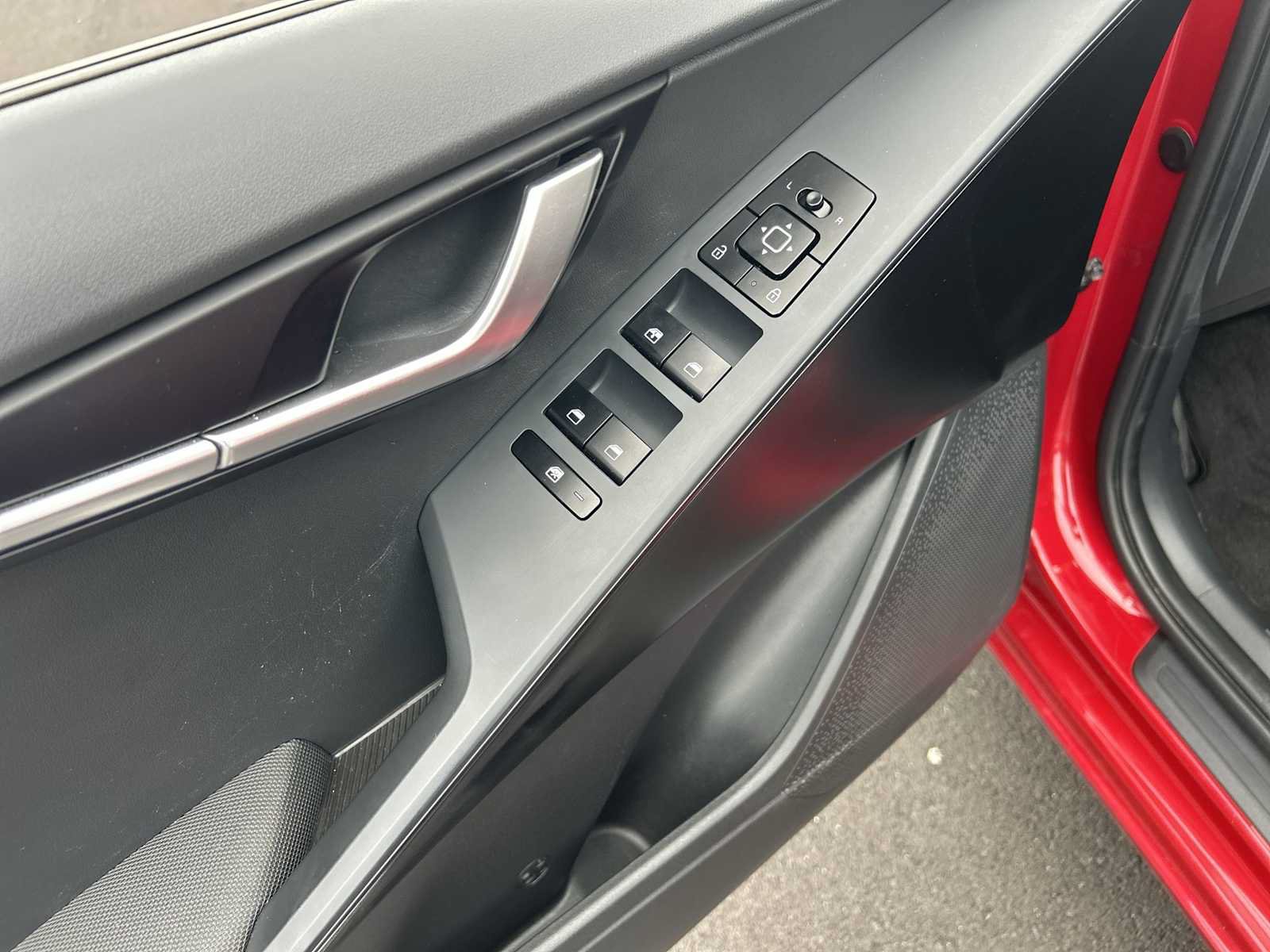 Used 2024 Kia Niro LX FWD image 15