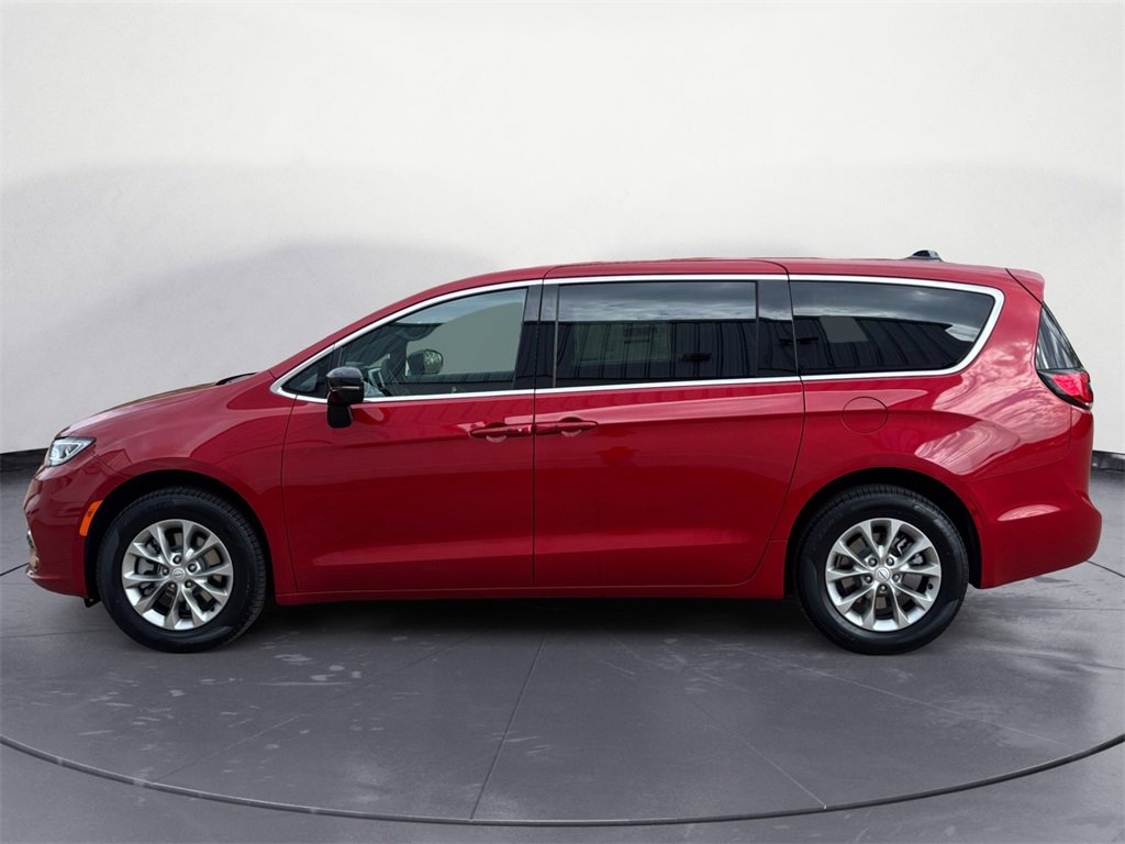 New 2026 Chrysler Pacifica Select image 2