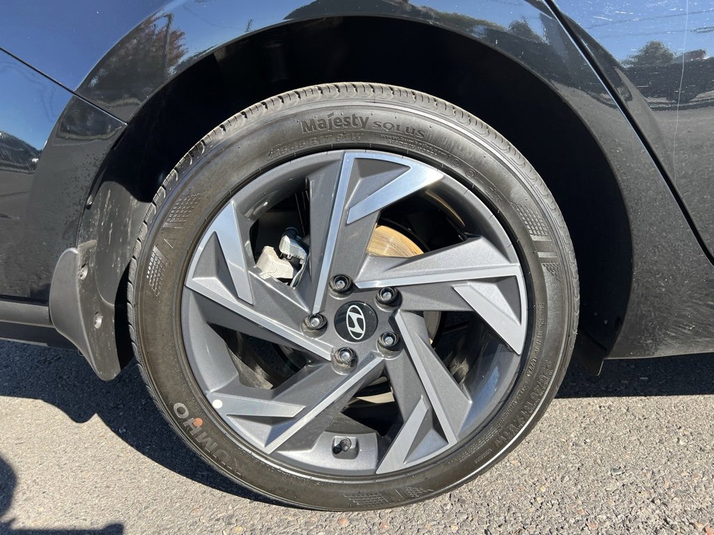 Certified 2025 Hyundai Elantra Sport image 8