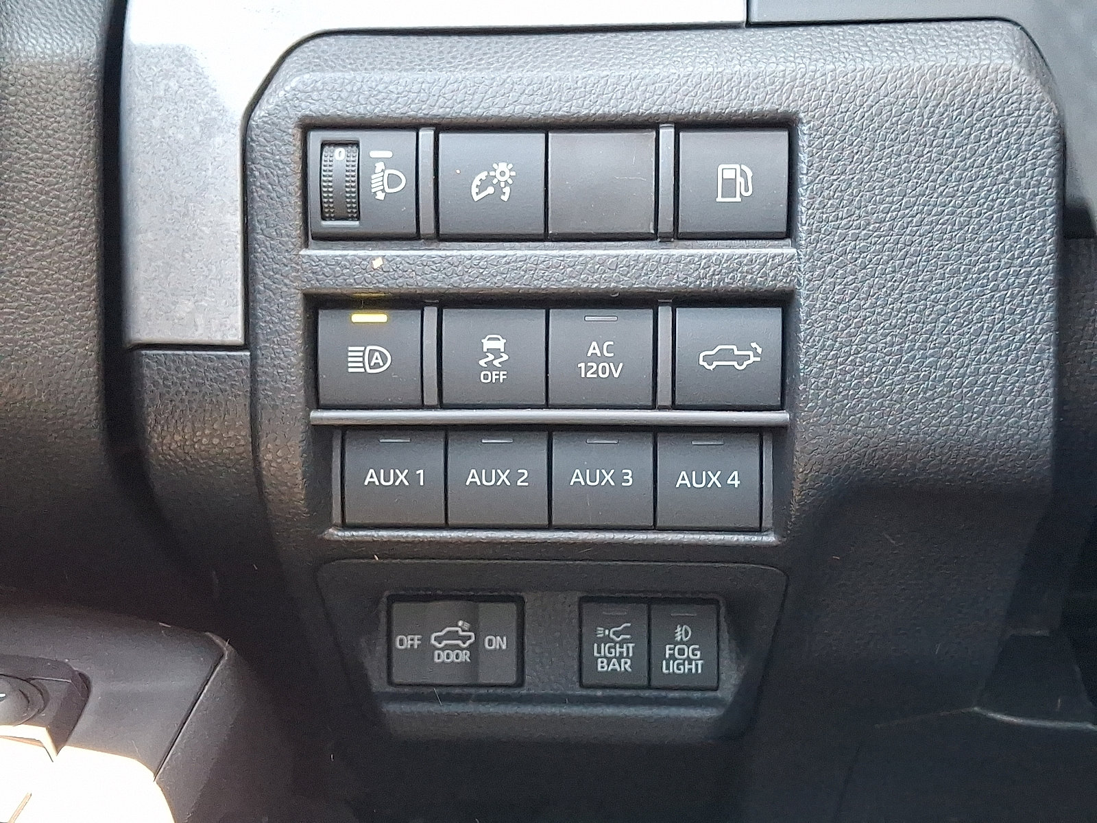 Used 2025 Toyota Tacoma 4x4 Double Cab Hybrid w/ Tow Tech Package image 27