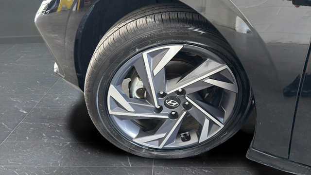 Certified 2025 Hyundai Elantra Sport FWD image 29