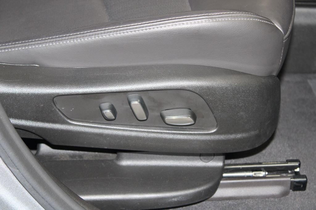 Used 2025 Cadillac XT6 Premium Luxury image 29