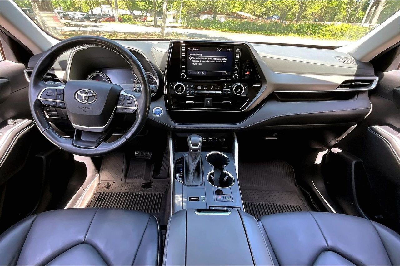 Used 2022 Toyota Highlander XLE image 7