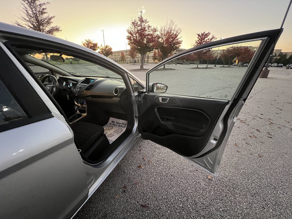 Used 2015 Ford Fiesta SE FWD image 10