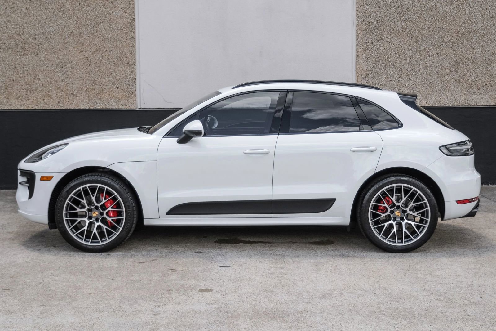 Used 2021 Porsche Macan GTS w/ Premium Package Plus (PF9) AWD/4WD image 11
