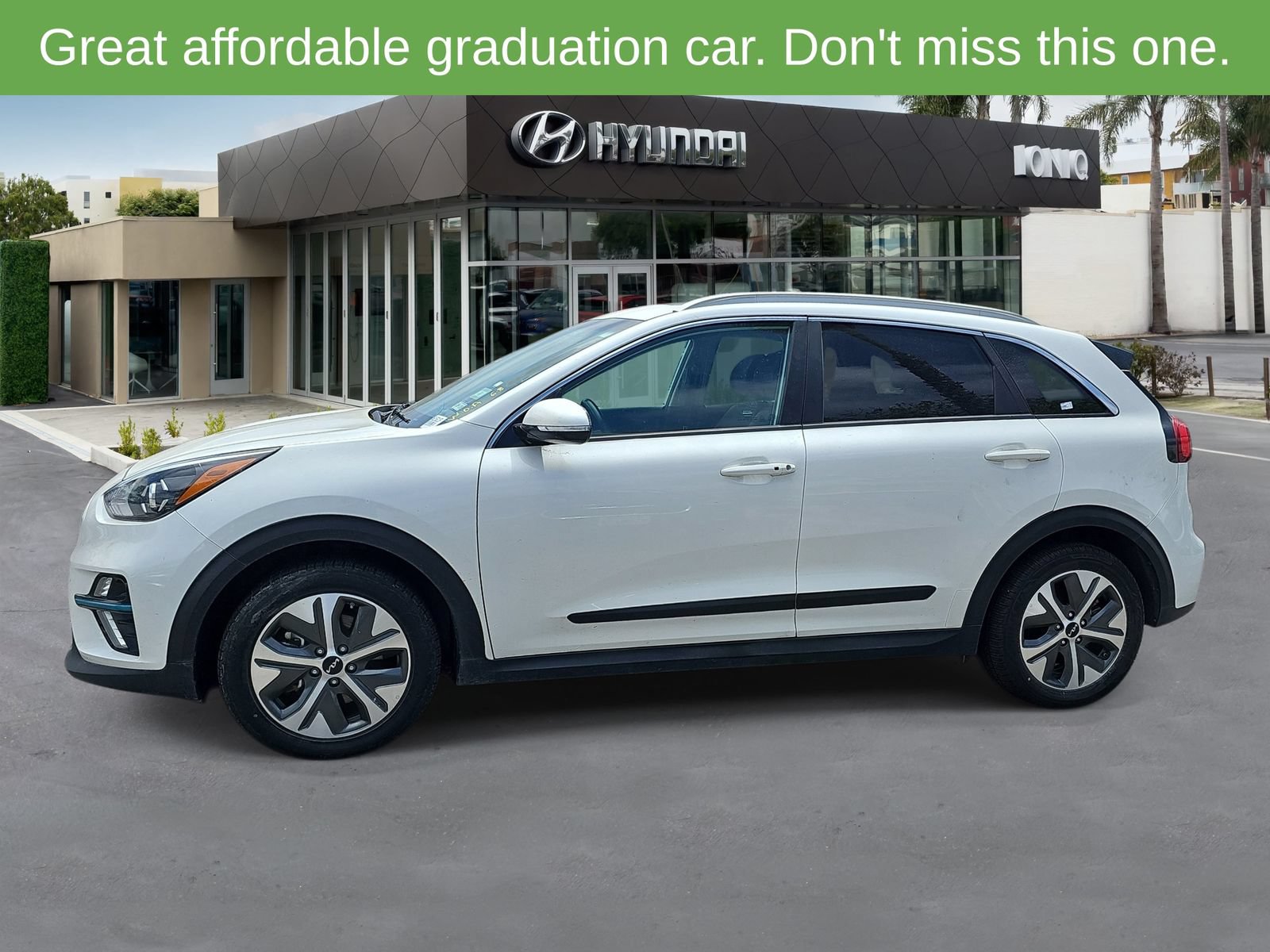 Used 2022 Kia Niro EX Premium w/ Cold Weather Package FWD image 6