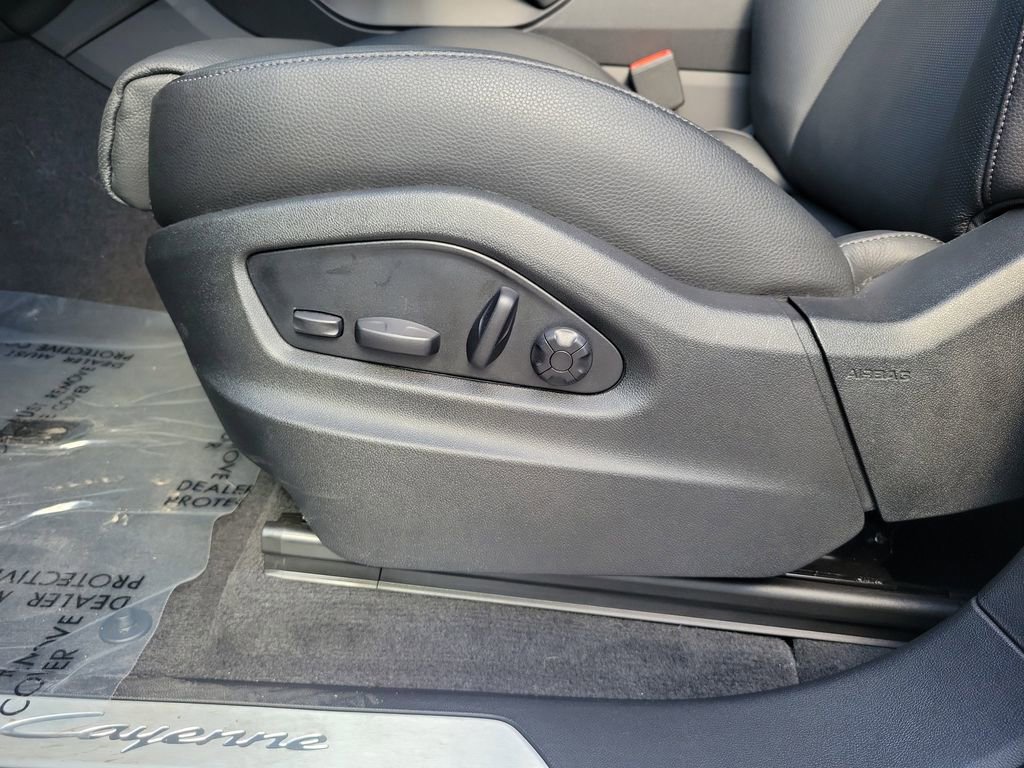 Certified 2025 Porsche Cayenne image 28
