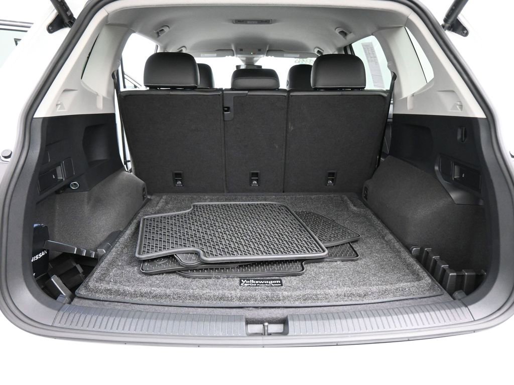 Used 2024 Volkswagen Tiguan SE image 17