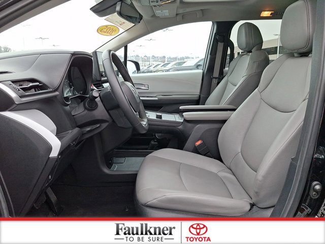 Certified 2025 Toyota Sienna XLE image 12