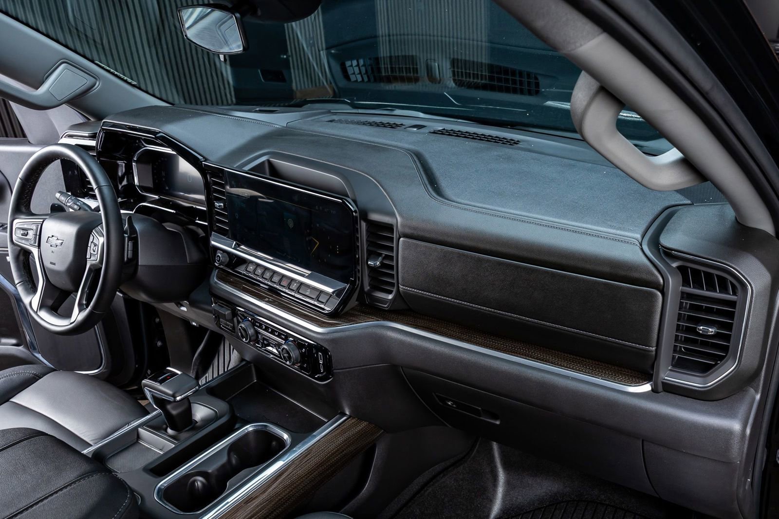 Used 2026 Chevrolet Silverado 1500 LT Trail Boss w/ LT Trail Boss Premium Package AWD/4WD image 18