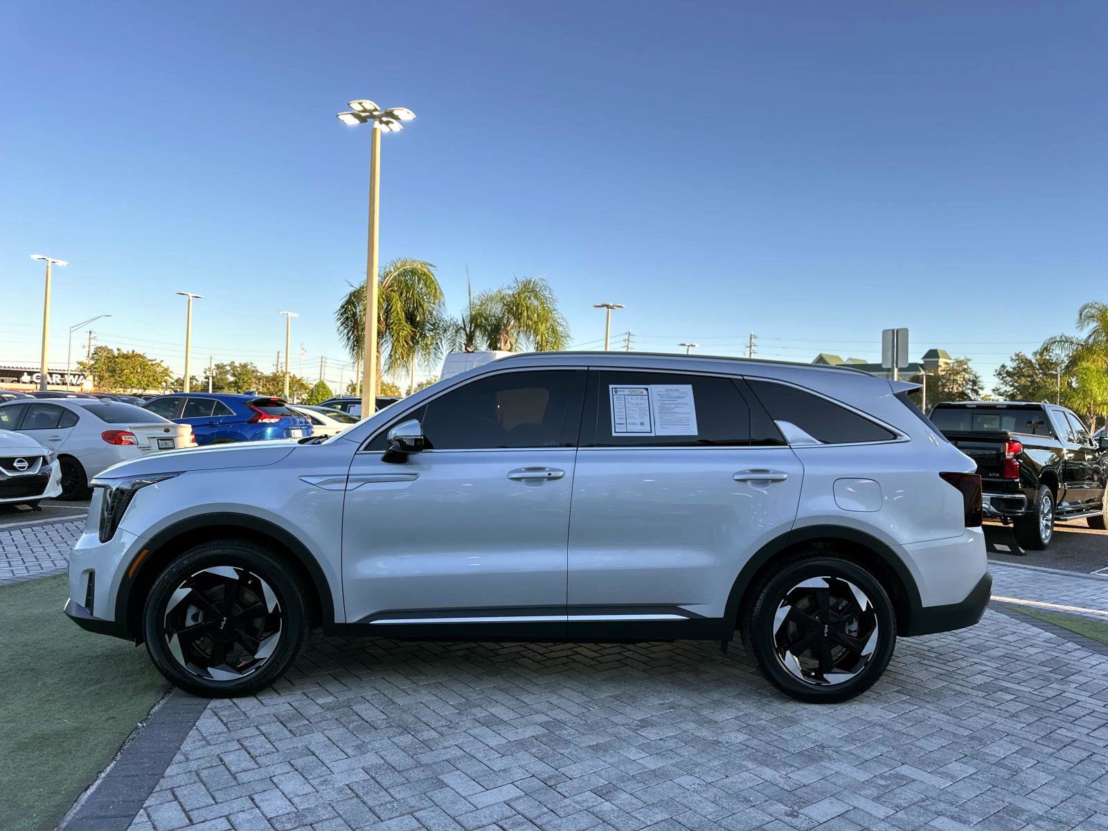 Used 2025 Kia Sorento EX image 6