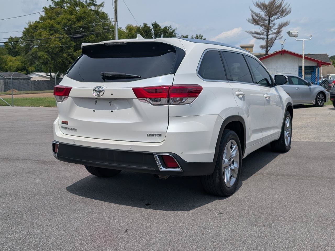 Used 2018 Toyota Highlander Limited FWD image 5