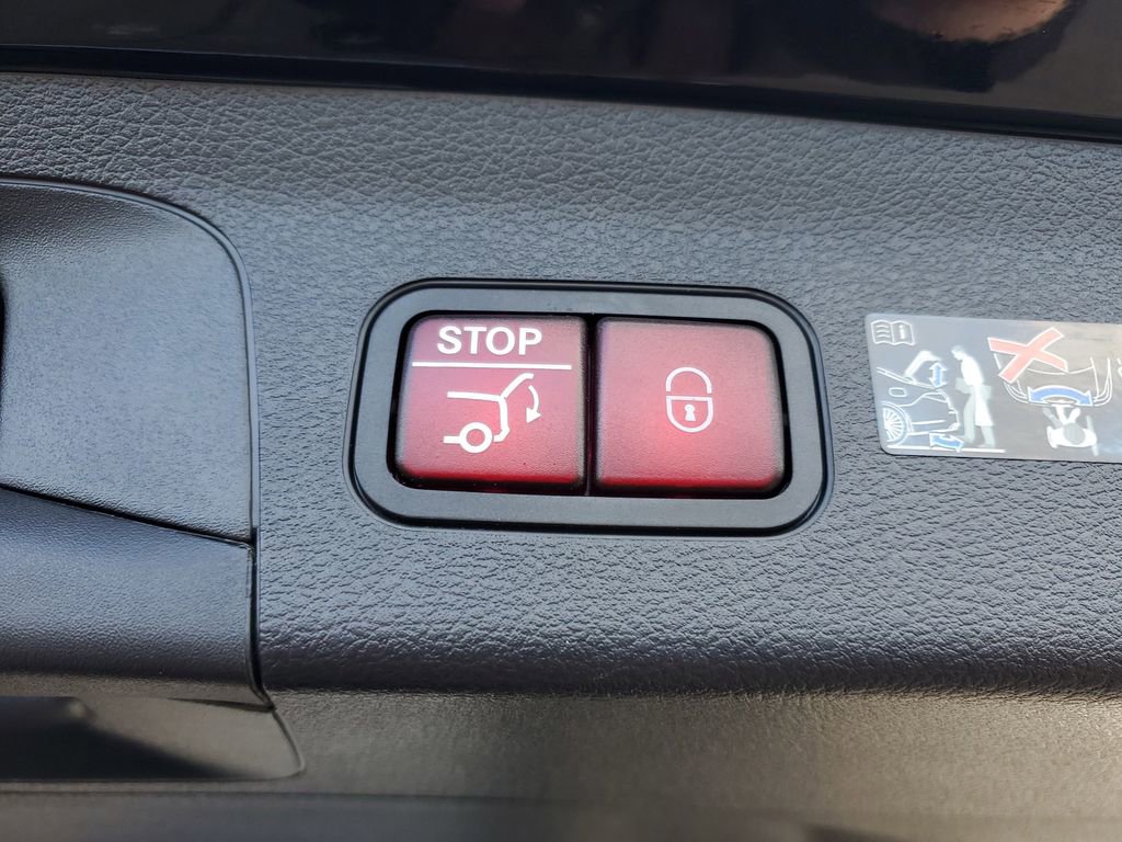 Used 2025 Mercedes-Benz GLS 450 4MATIC image 33