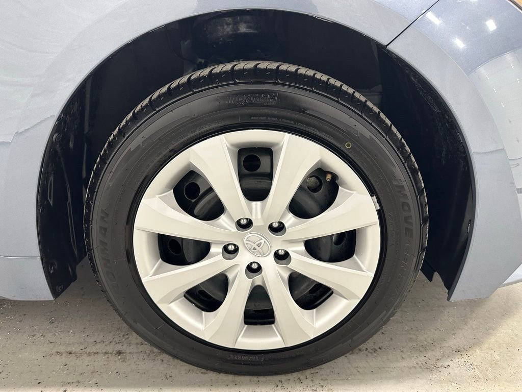 Used 2025 Toyota Corolla LE image 60
