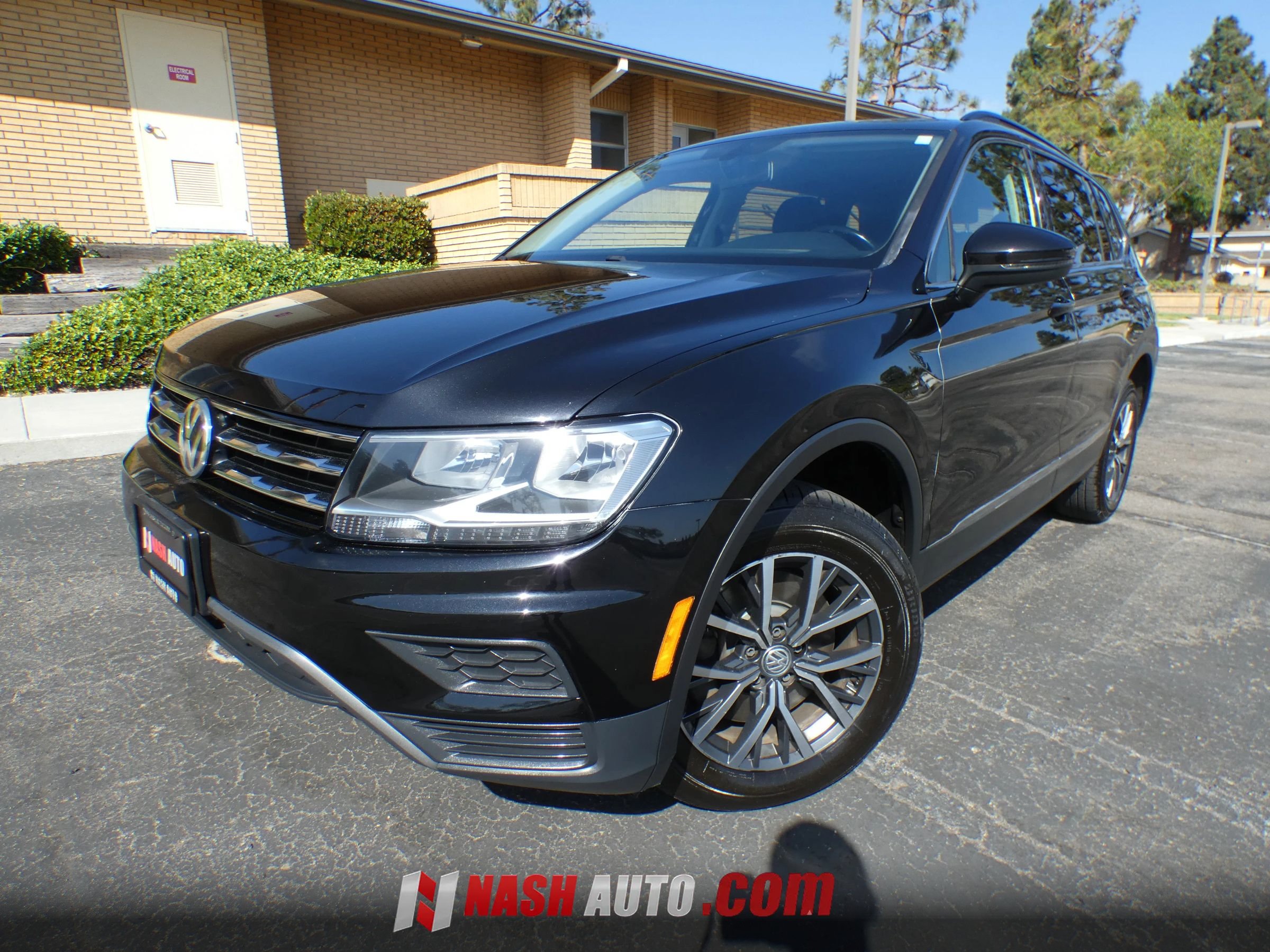 Used 2018 Volkswagen Tiguan SE w/ Panoramic Sunroof Package AWD/4WD image 15