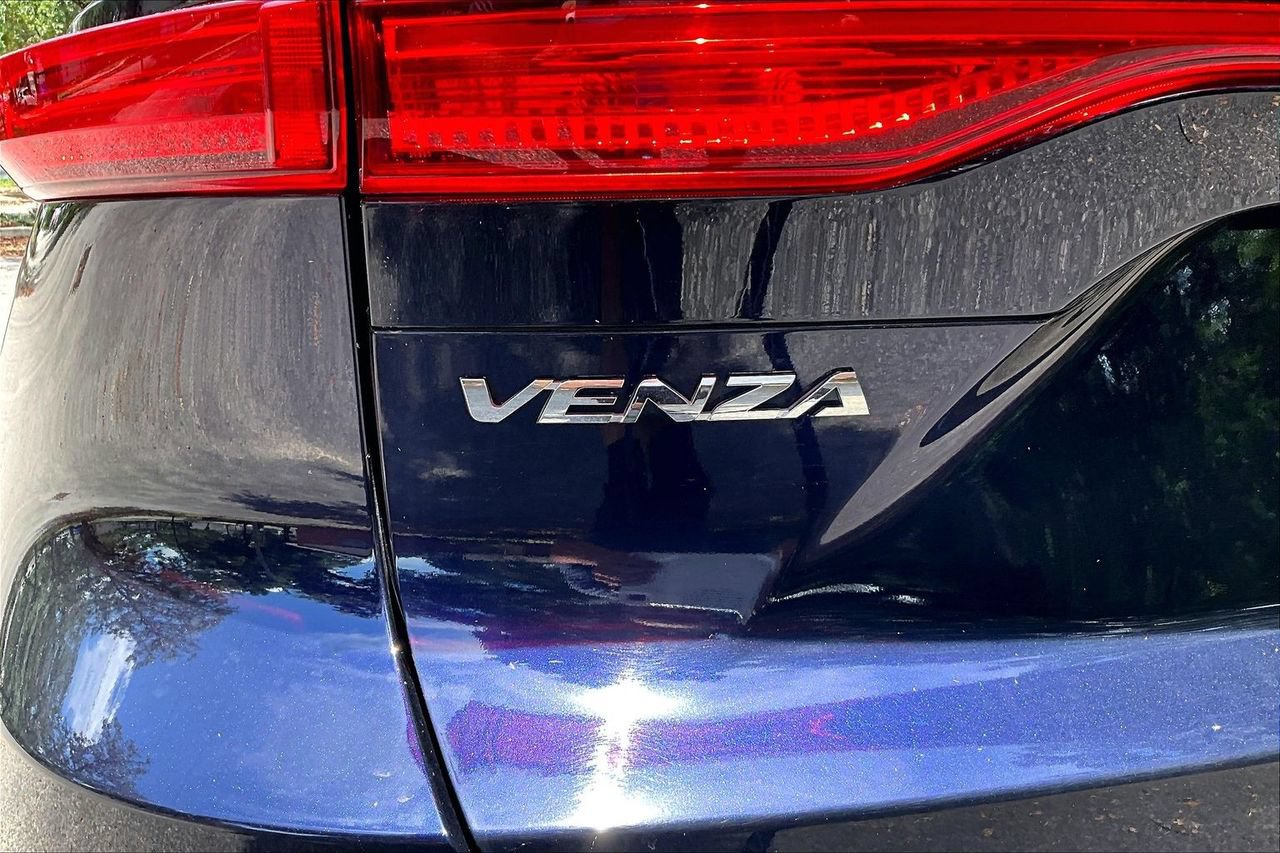 Used 2024 Toyota Venza LE AWD/4WD image 25
