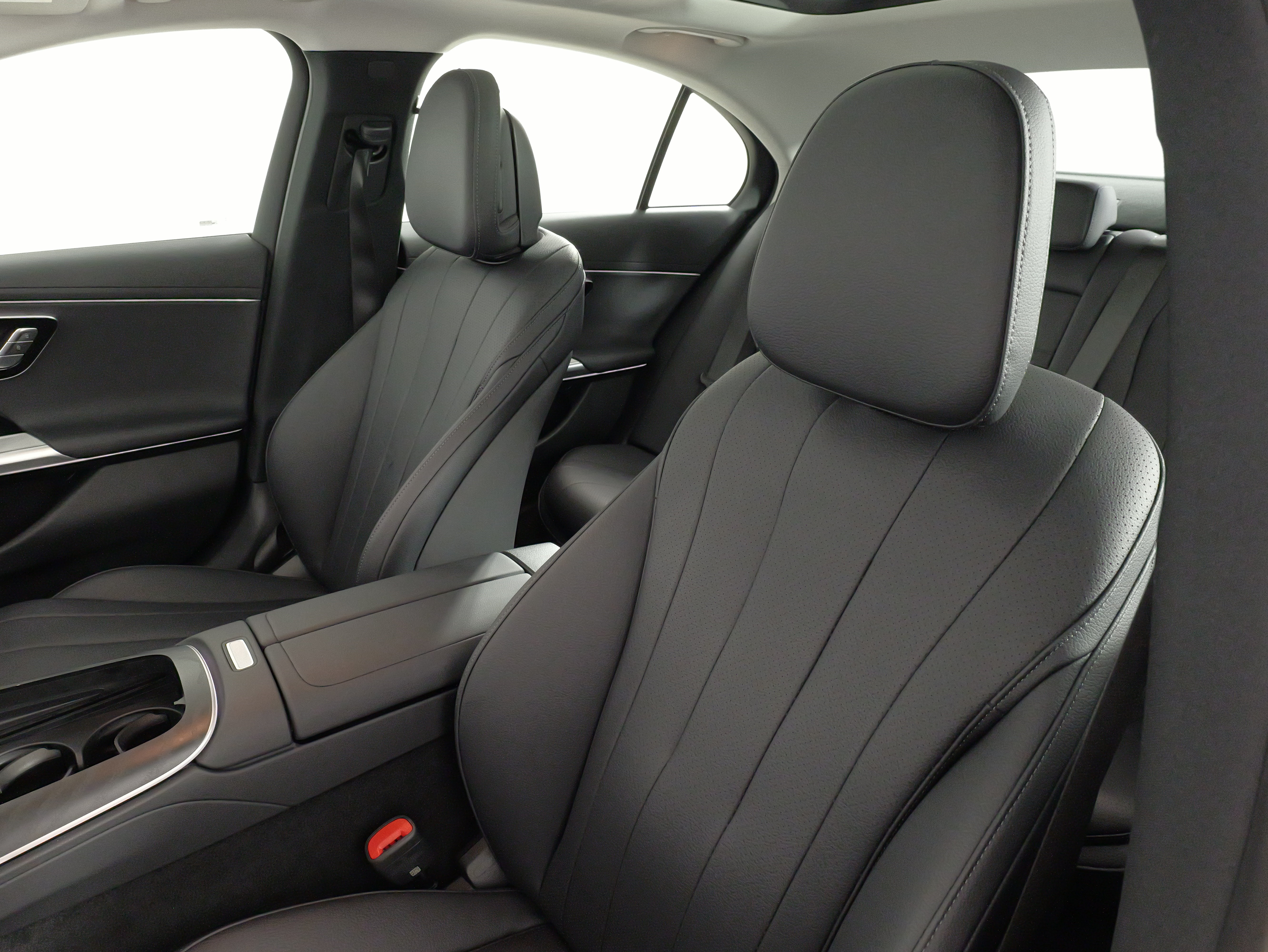 Used 2025 Mercedes-Benz E 350 4MATIC Sedan image 32