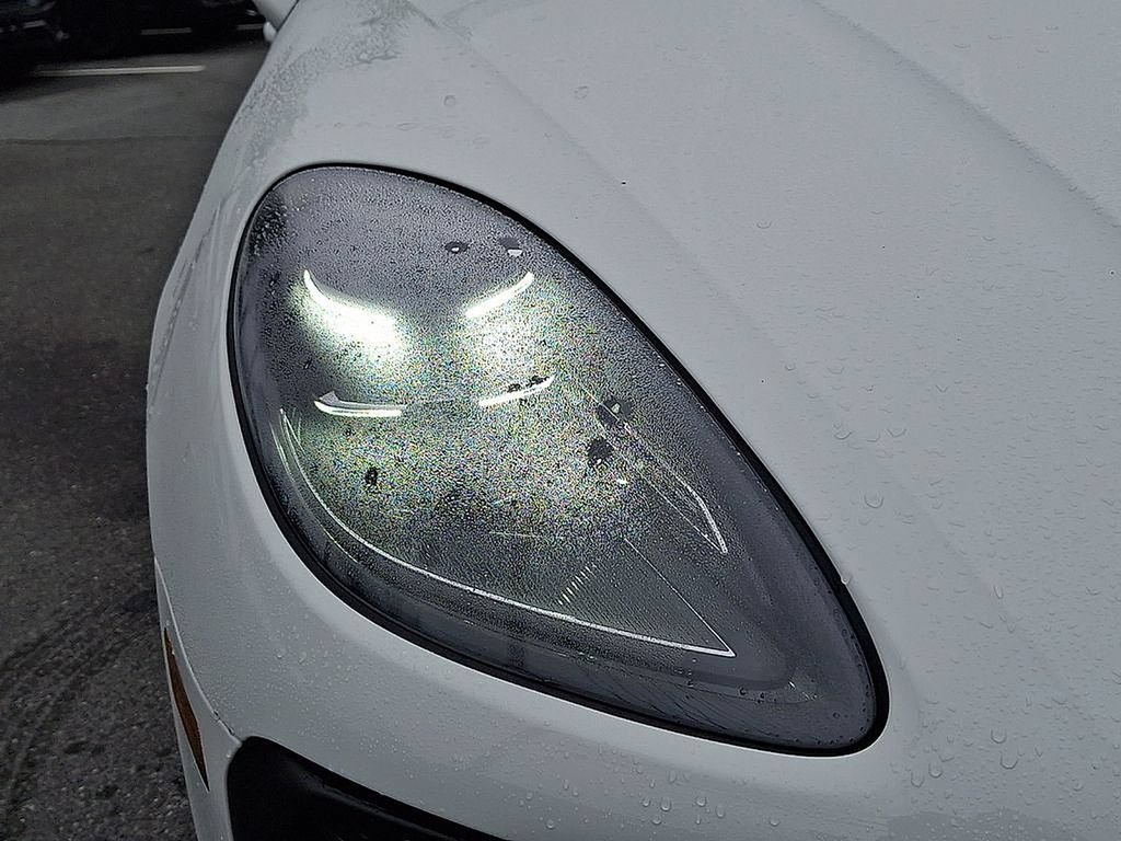 Used 2024 Porsche Macan AWD/4WD image 13