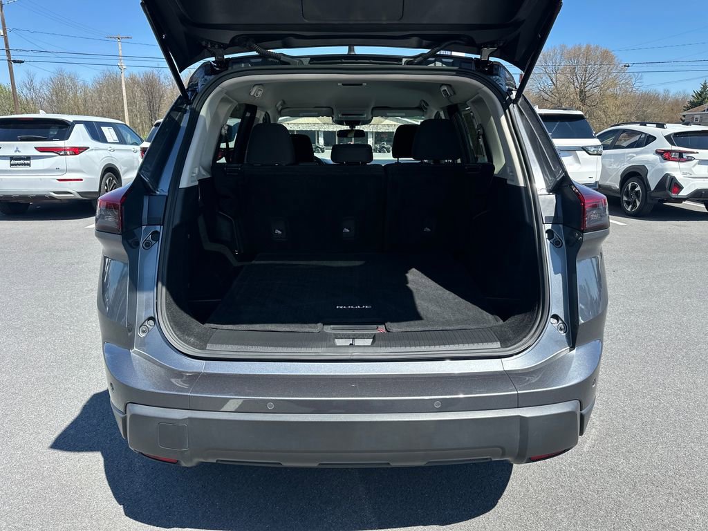 Used 2025 Nissan Rogue S AWD/4WD image 11