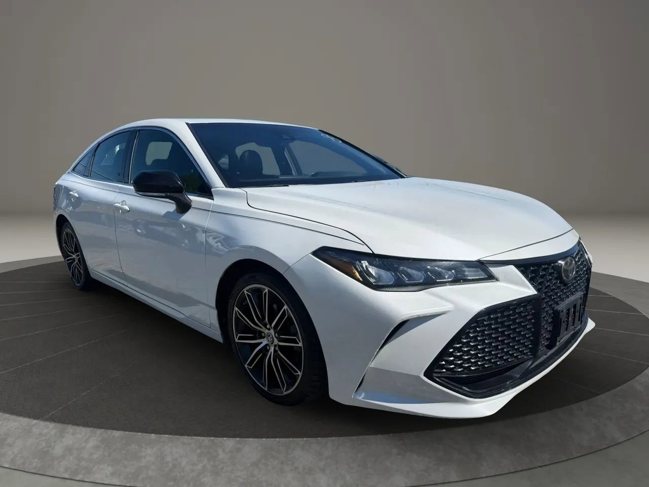 Used 2019 Toyota Avalon XSE w/ All Weather Liner Package FWD image 3