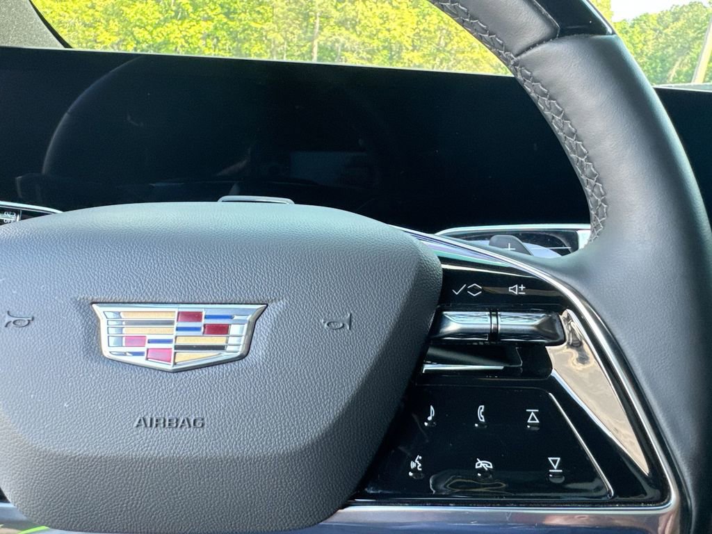 Used 2025 Cadillac Escalade ESV Luxury image 18