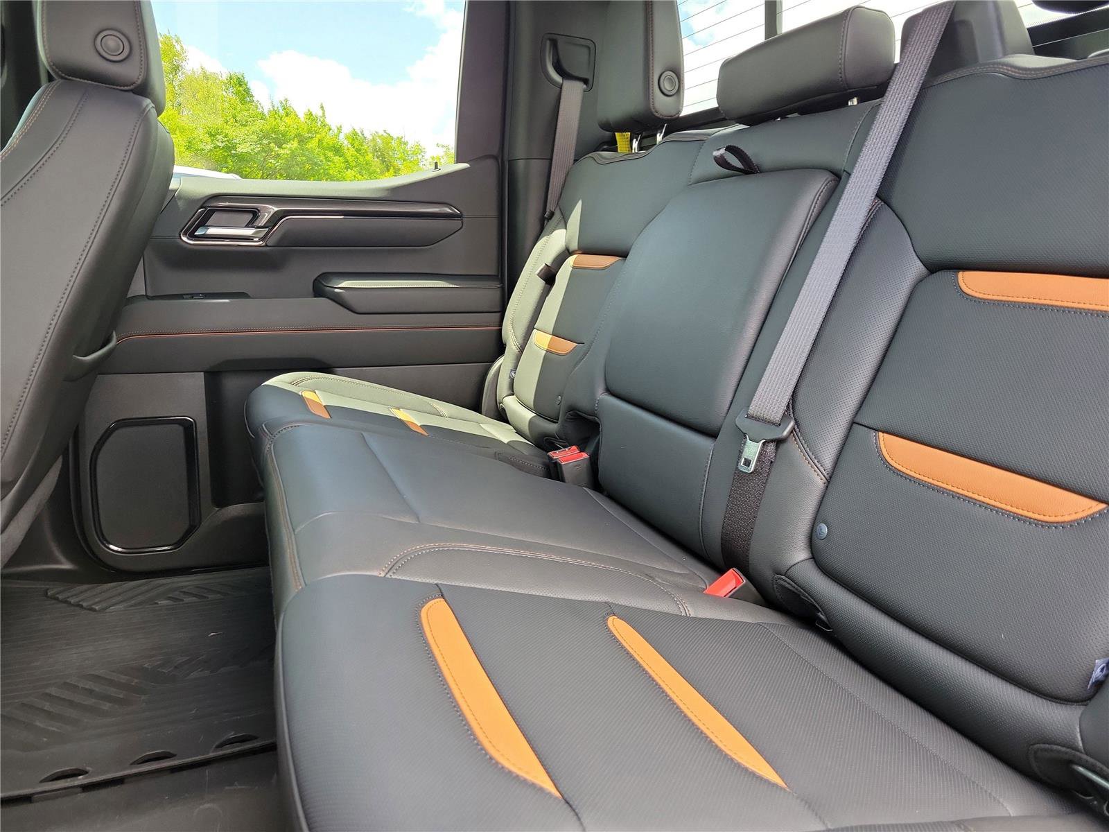 Used 2025 GMC Sierra 1500 AT4 w/ Technology Package AWD/4WD image 12