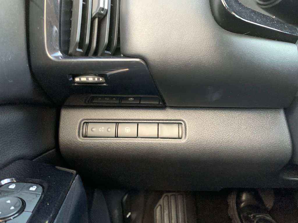 Used 2022 Nissan Pathfinder SV image 18