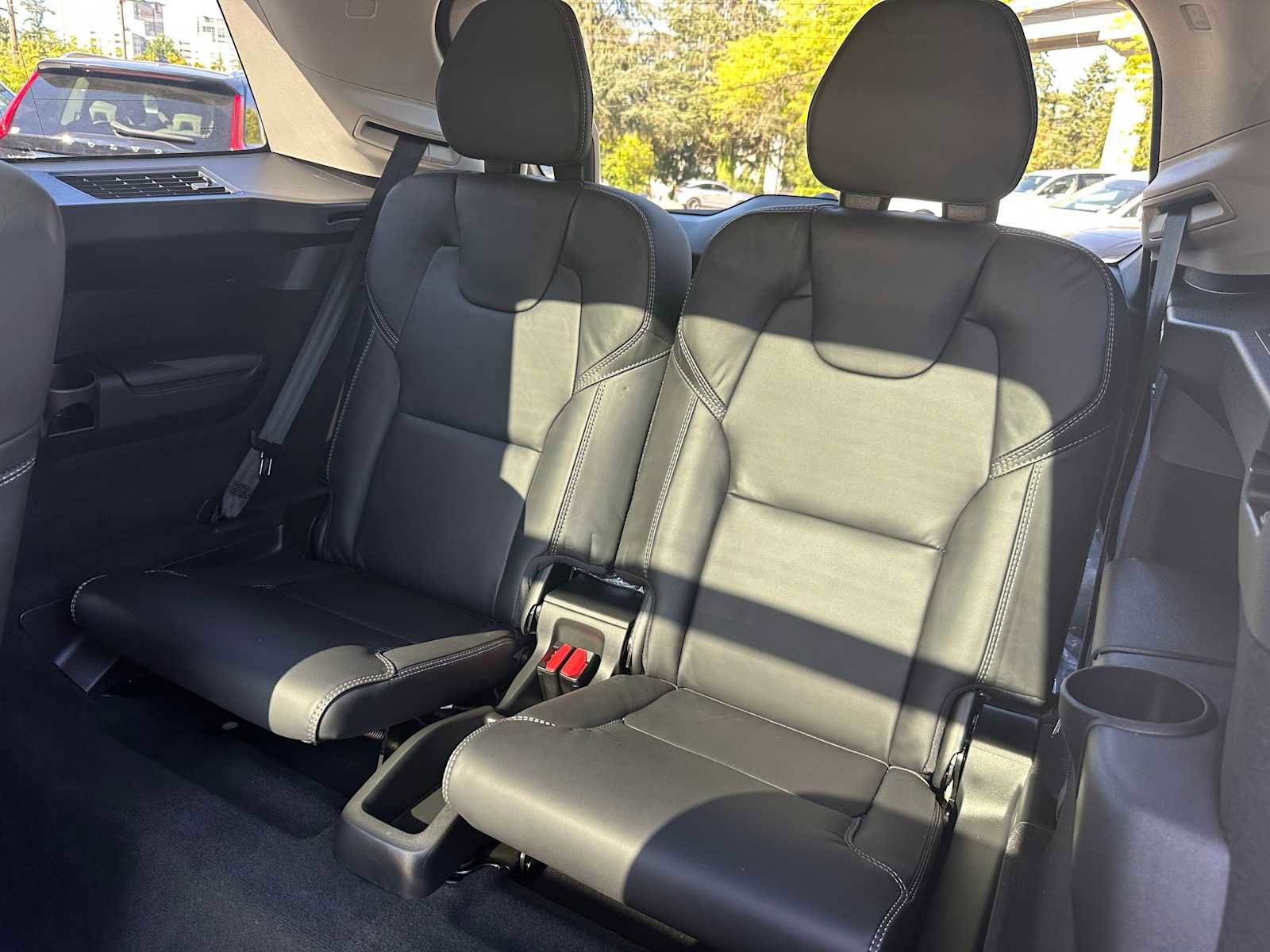 Certified 2025 Volvo XC90 B6 Ultra w/ Protection Package Premier image 17