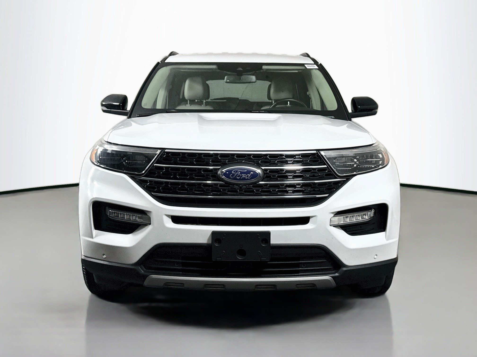 Used 2023 Ford Explorer XLT w/ Equipment Group 202A RWD image 2