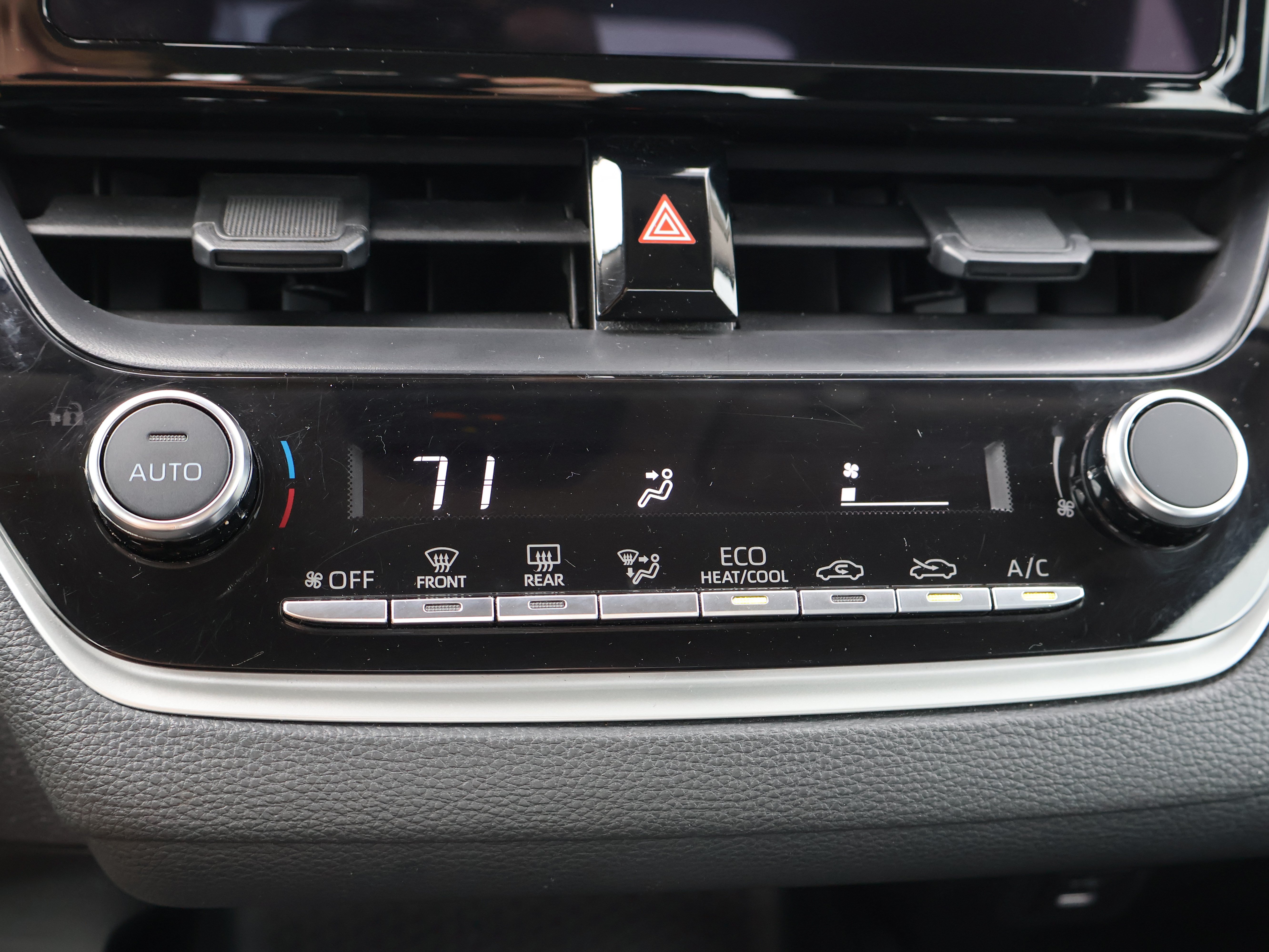 Used 2025 Toyota Corolla LE FWD image 22