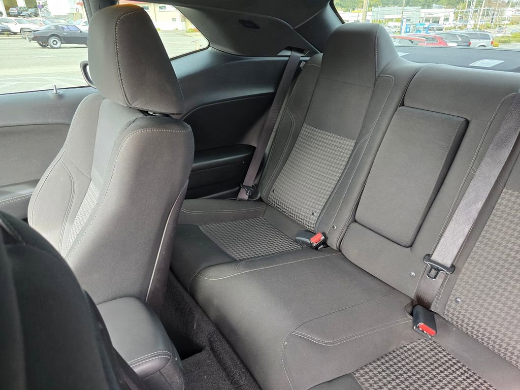 Used 2019 Dodge Challenger SXT image 19