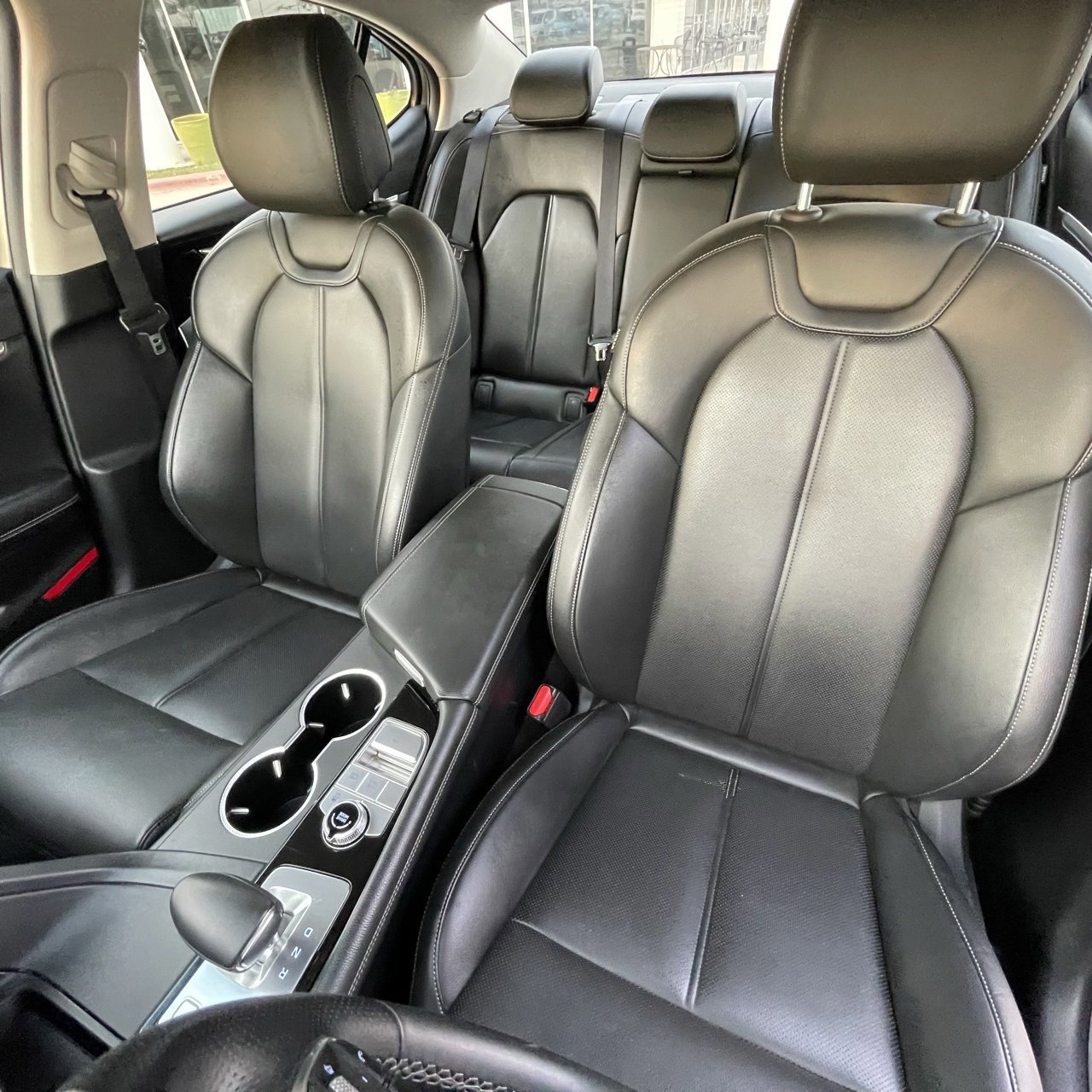 Used 2025 Genesis G70 2.5T image 21